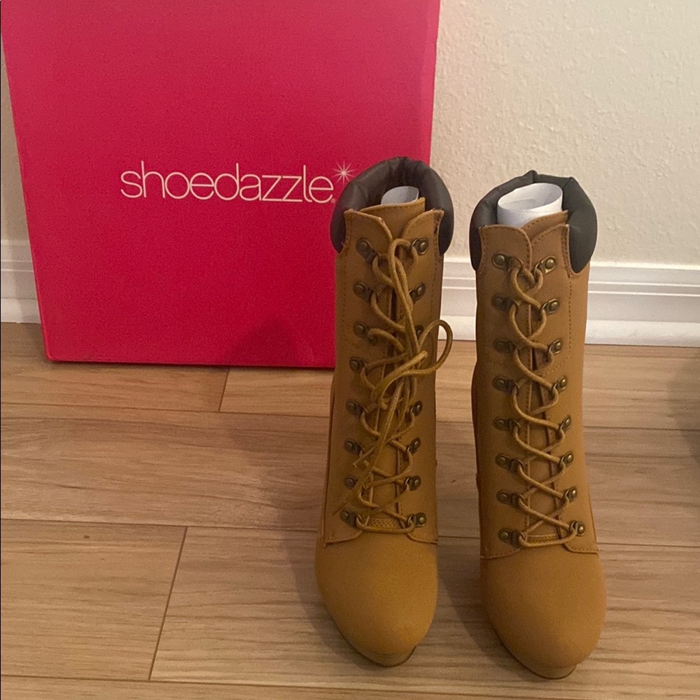 Shoe Dazzle Women's Tan Lace-Up Boots